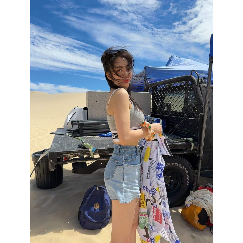 FLORA Genuine Korean Clothing < Ready Stock > Fast Shipping-Taeyeon's New Product Fashionable Color-Blocking Denim Shorts