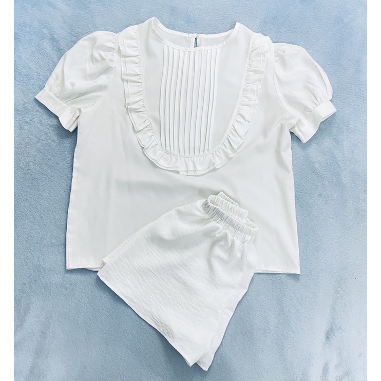 Beautiful quality puff sleeve lady's clothing set, 95% new - 2hand shirt pass clearance