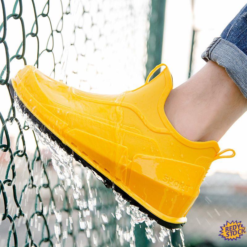 【Ready Stock】❀ kasut getah lelaki Anti-slip Fashion rain boots men's non-slip waterproof short tube outside wear water boots kitchen work fishing casual water shoes student tren