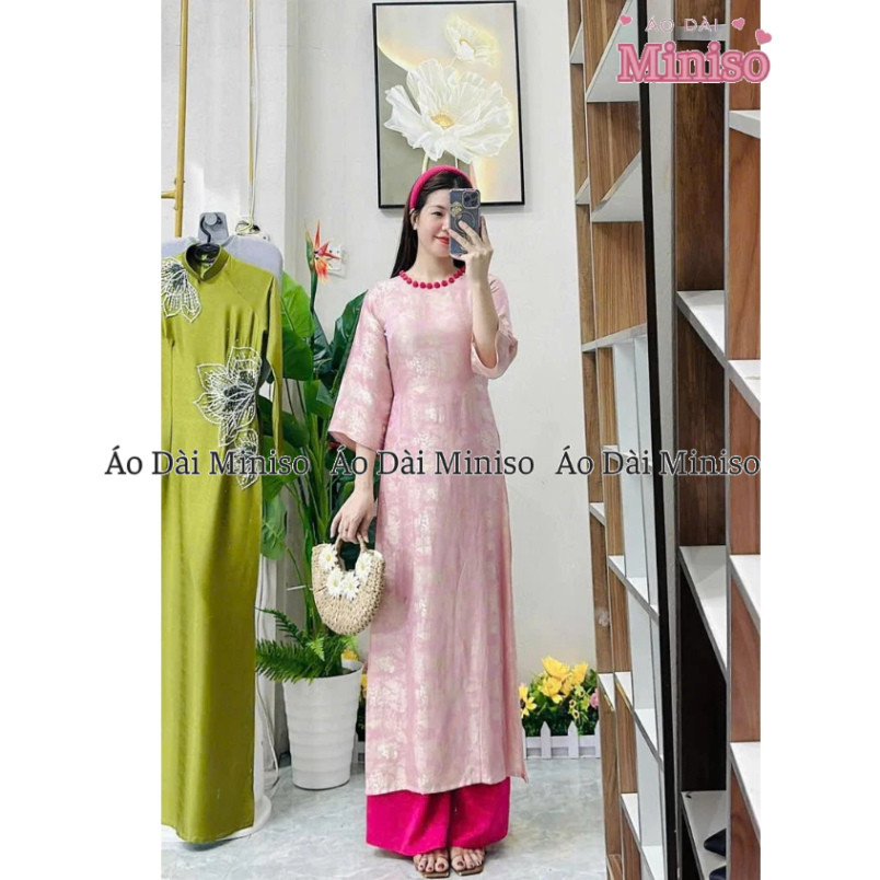 High-quality pink brocade ao dai with MINISO buttons