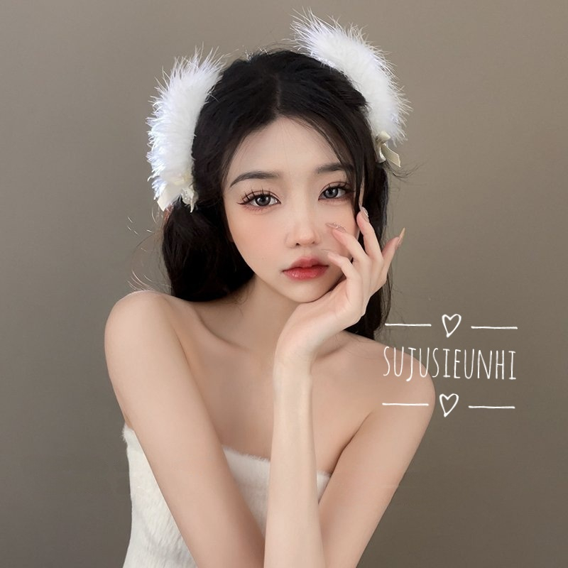 Korean style feather hairpin with face and small bow