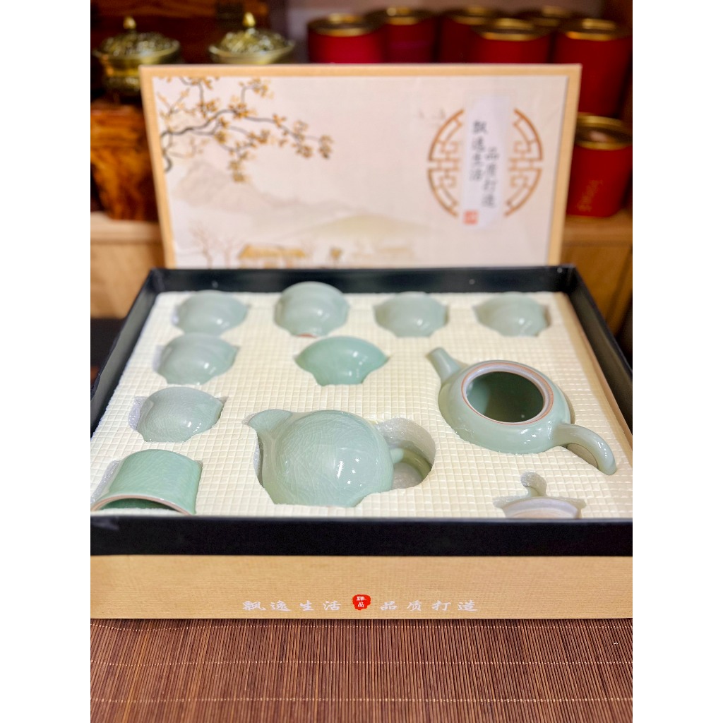 Jingdezhen Jade Green Cracked Glazed Ceramic Tea Set