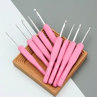 Pink crochet needle with soft plastic handle, basic size 2.0 - 6.0 | Xiao Xing's Yarn