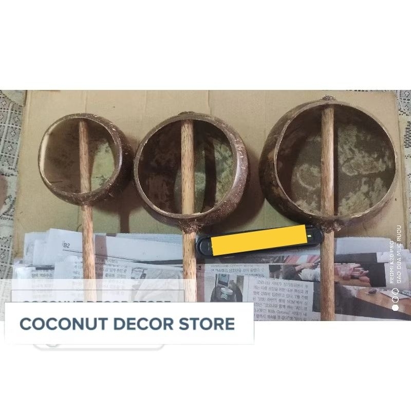 Coconut shells scoop water of all sizes | Water ladles of many sizes