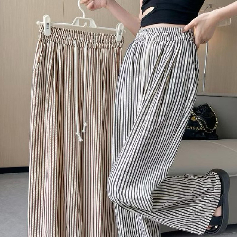 Very beautiful high-waisted striped wide-leg pants made of wrinkled foam material wide leg pants