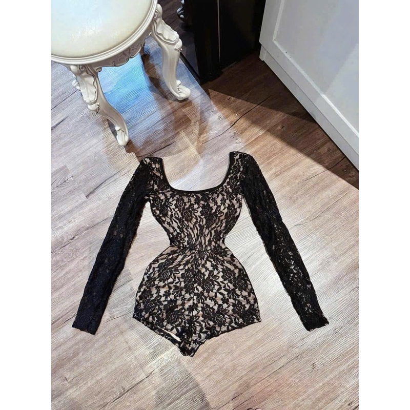 Jump bodysuit with long sleeves, round neck, lace, very flattering and flattering
