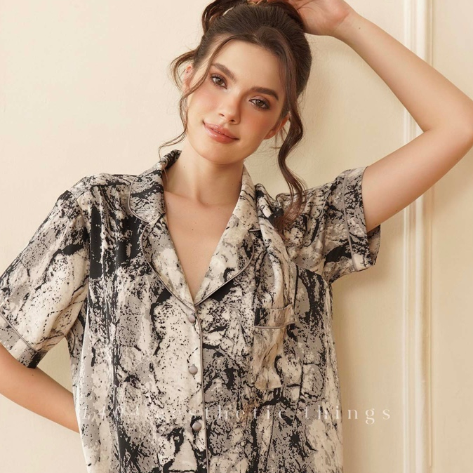 1404 Short Silk Pajama Set with Stone Pattern and Hair Tie / SET0001-1