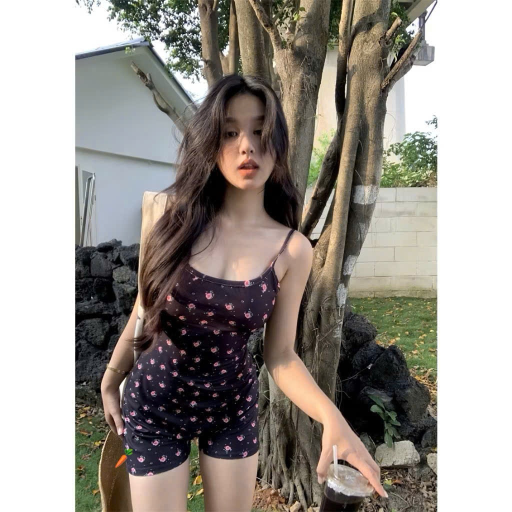 Jump with 2 thigh straps, floral pattern, very pretty figure