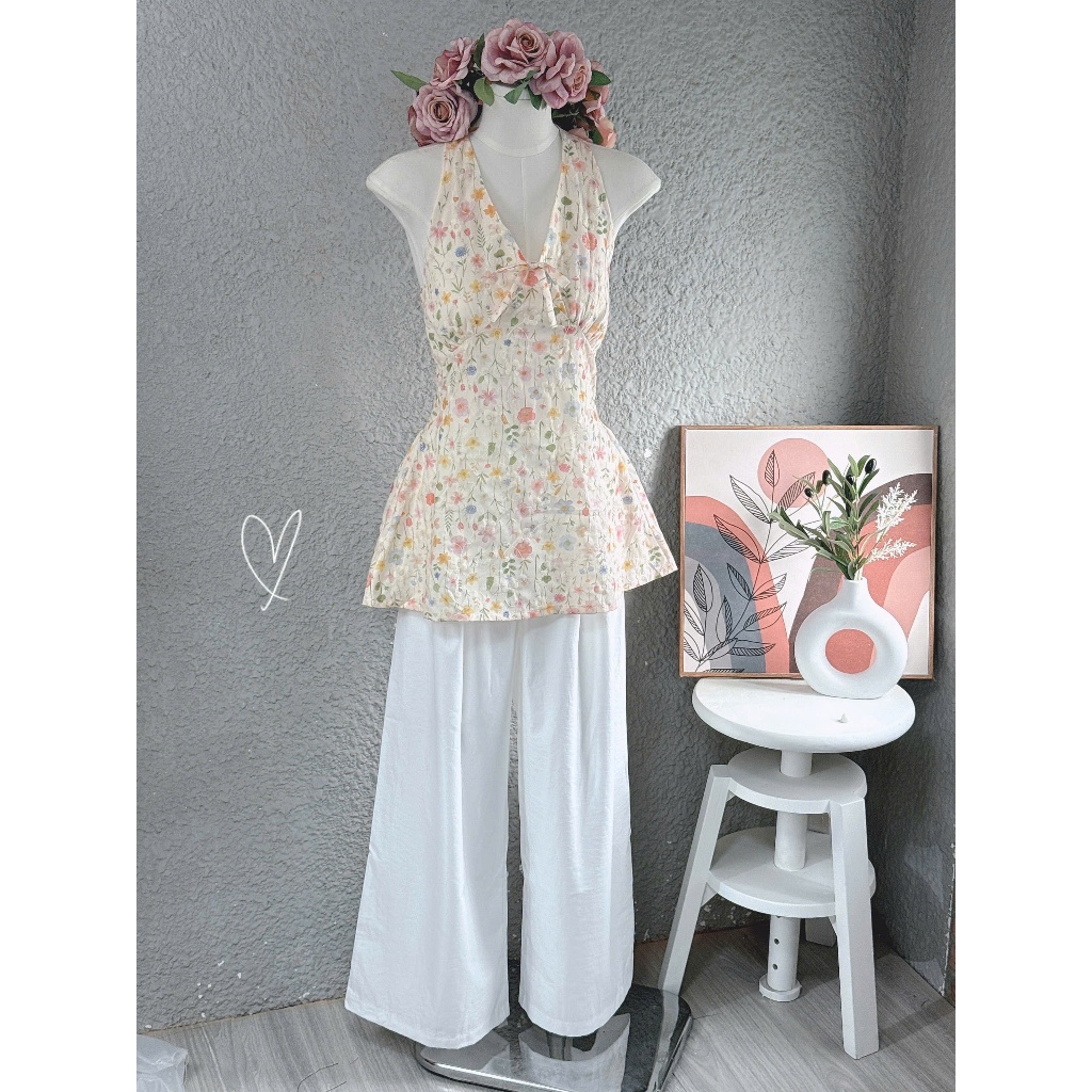 Set floral shirt with mocking halter neck and back with white straight-leg pants laviecloset