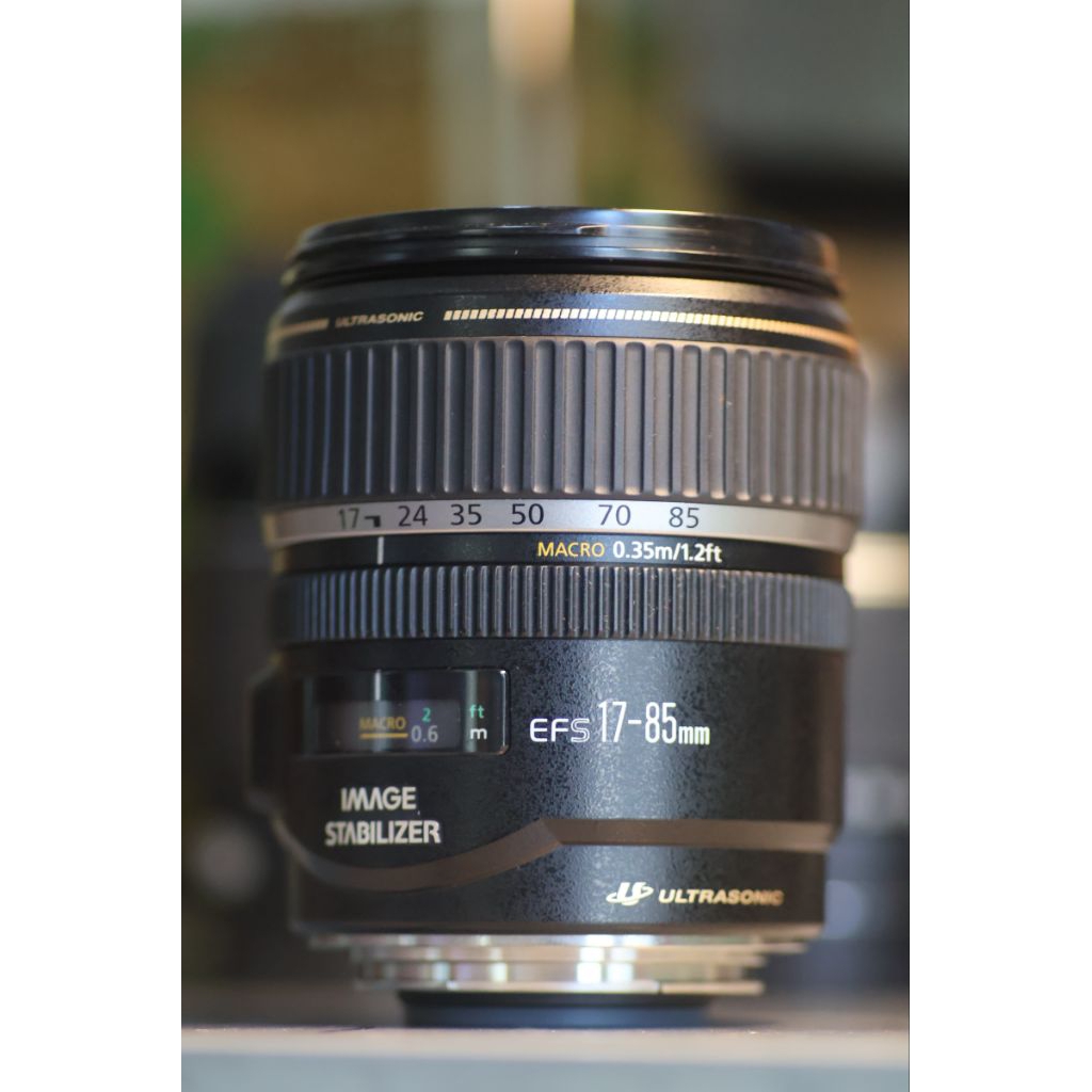 Canon ef 17-85mm lens is usm super nice glass (MF hand adjustment - 99% beautiful lens)