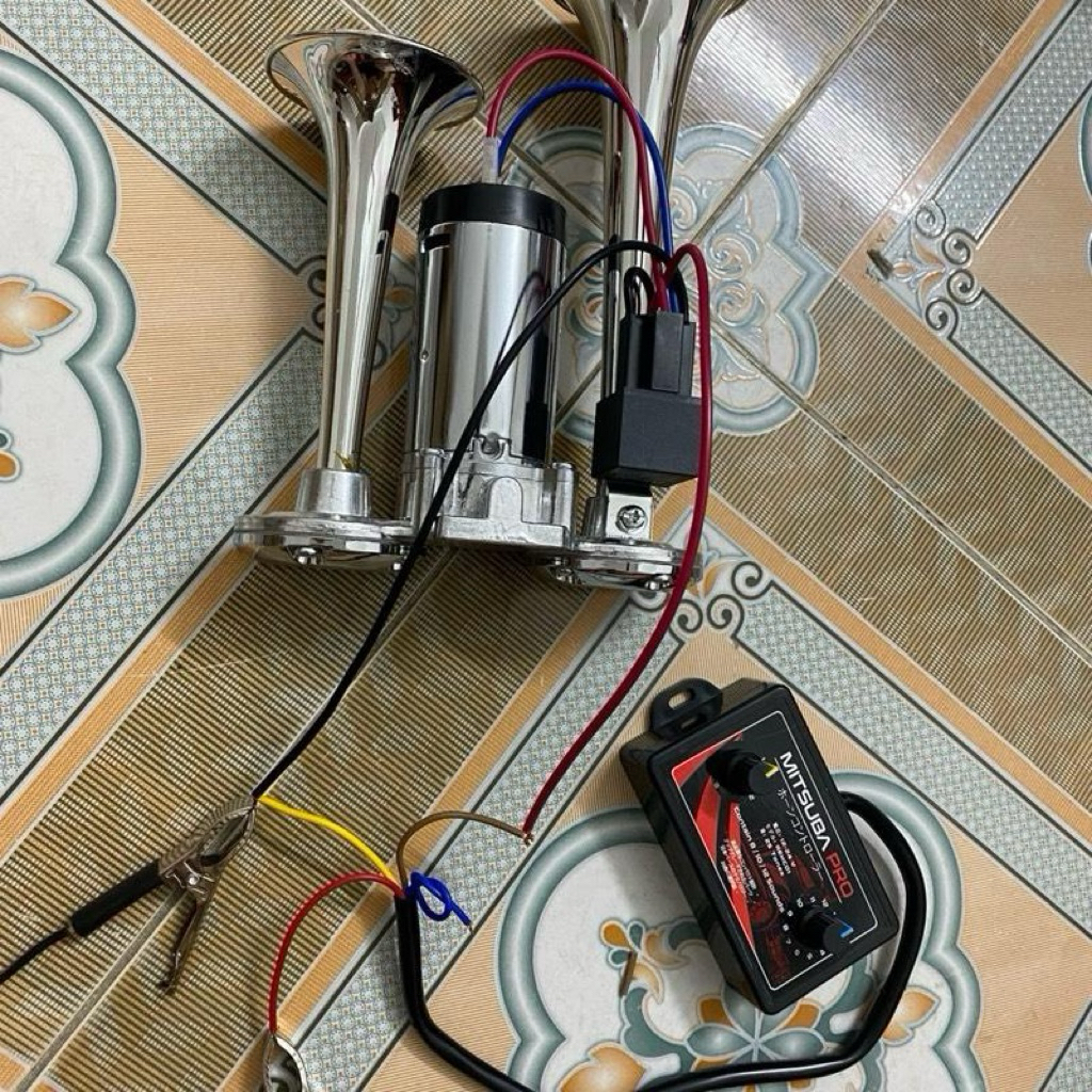 Electric steam horn with 2 speakers and mitsuba imitation of 25 songs hon kereta