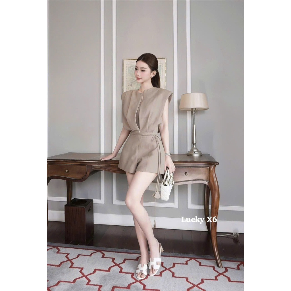 [100% REAL PHOTOS INCLUDED] Beautiful Jump Set with strapless top and floral belt LUC8423