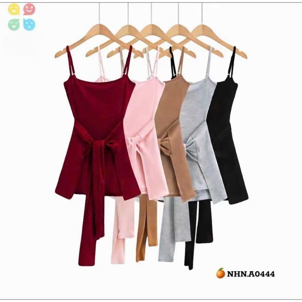 Jump with 2 thigh straps, hugs the figure and has a very pretty bow at the waist, soft and smooth elastic material