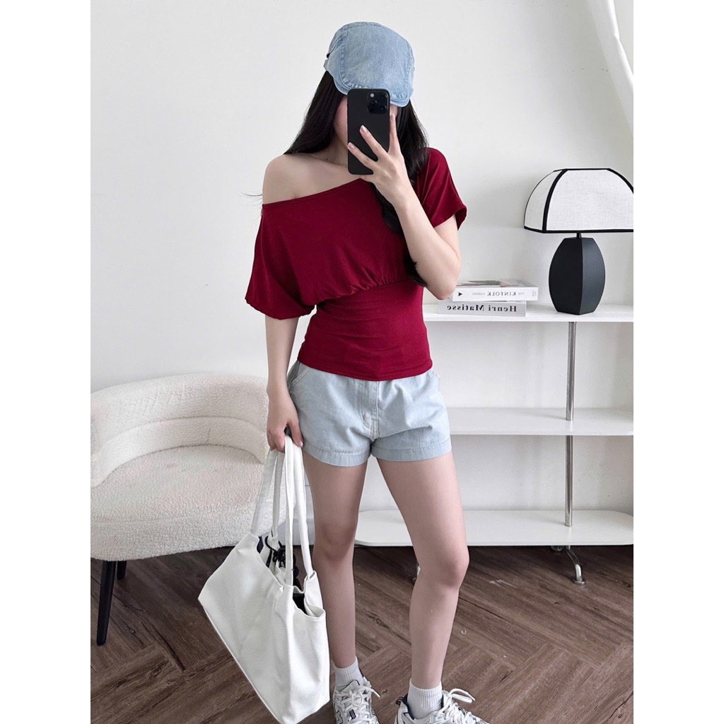 Women's fashion off-the-shoulder, slim-waist batwing shirt in bassic solid color